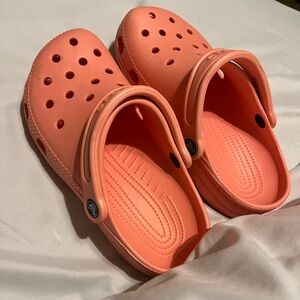 Peach Crocs Women’s Size 7